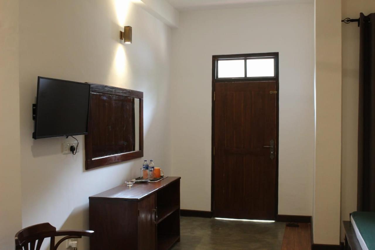Forest Edge Villa Anuradhapura Bagian luar foto