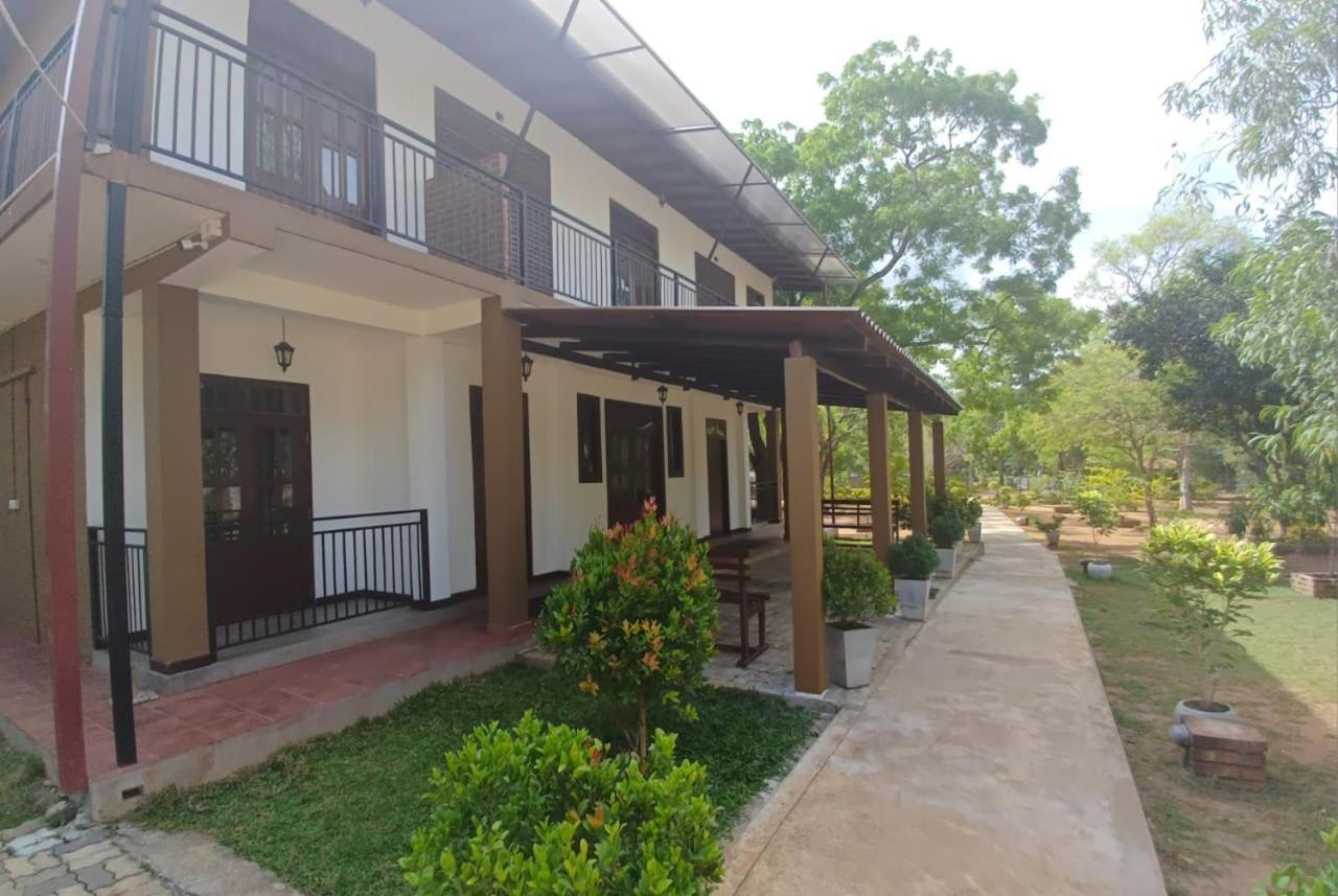 Forest Edge Villa Anuradhapura Bagian luar foto